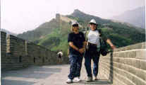 Chian Beijing Bob and Judi at Wall.jpg (18890 bytes)