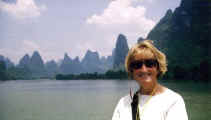 China Li River Judi with peaks behind.jpg (20111 bytes)