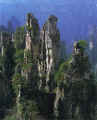 China Zhangjiajie mountain peaks.jpg (19609 bytes)