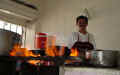 Yemen cook at local restaurant.jpg (17670 bytes)